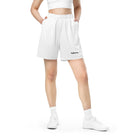 Mesh-Shorts: Leichte Shorts mit Logo - Hall.one